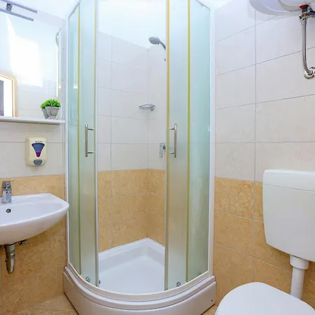 With Parking Space Zecevo Rtic, - 25680 דירה