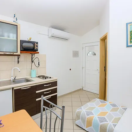 With Parking Space Zecevo Rtic, - 25680 דירה רוגוזניצה