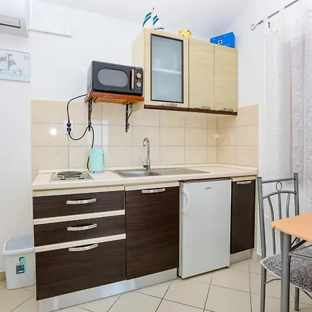 With Parking Space Zecevo Rtic, - 25680 דירה