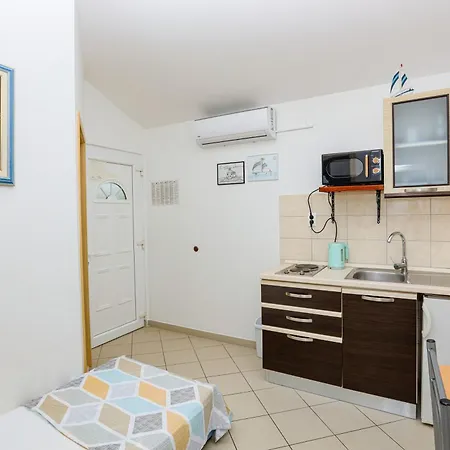 דירה With Parking Space Zecevo Rtic, - 25680 רוגוזניצה